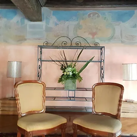 Elegante Dimora D' Epoca Dal Fascino Retro
