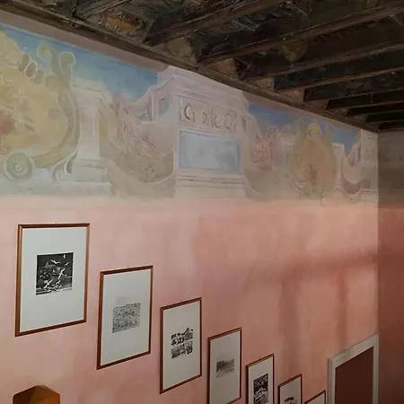 Apartamento Elegante Dimora D' Epoca Dal Fascino Retrò