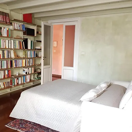 Elegante Dimora D' Epoca Dal Fascino Retro Appartement