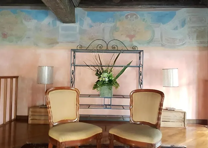 Elegante Dimora D' Epoca Dal Fascino Retro