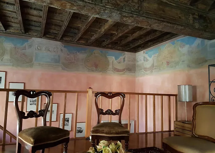 아파트 Elegante Dimora D' Epoca Dal Fascino Retro *