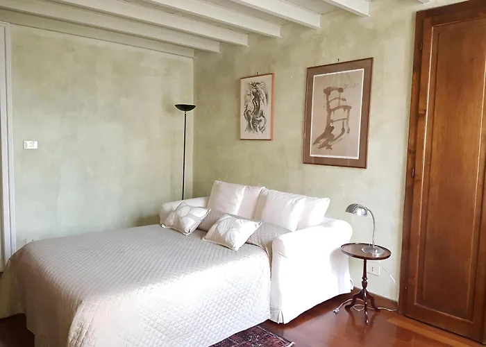 Apartamento Elegante Dimora D' Epoca Dal Fascino Retrò