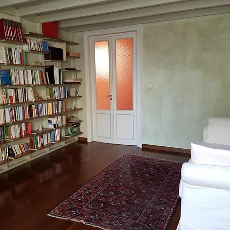Elegante Dimora D' Epoca Dal Fascino Retro Apartment