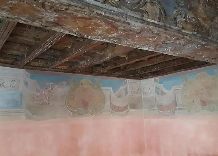 Elegante Dimora D' Epoca Dal Fascino Retro *