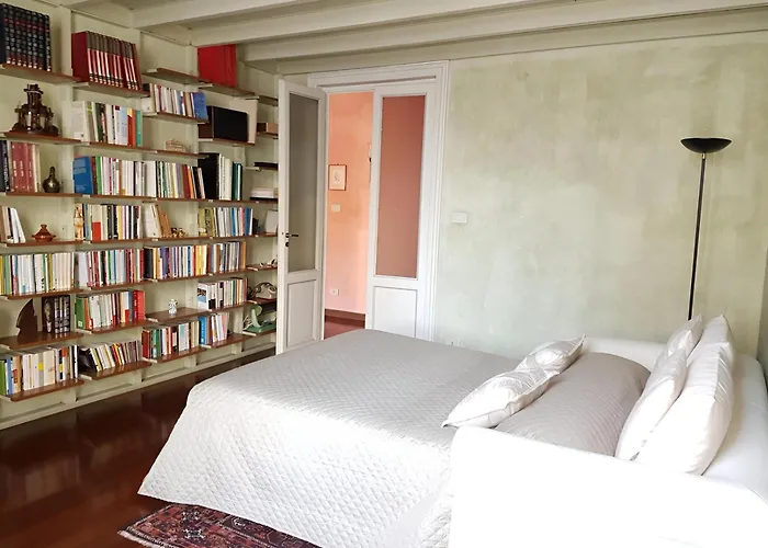 Elegante Dimora D' Epoca Dal Fascino Retro Apartment