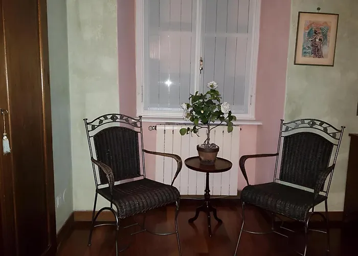 Elegante Dimora D' Epoca Dal Fascino Retro